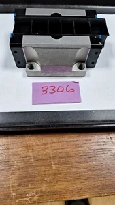 GUIDEWAY RUNNER BLOCK REXROTH R165142210 (ARTICLE #3306) - Photo 1/4