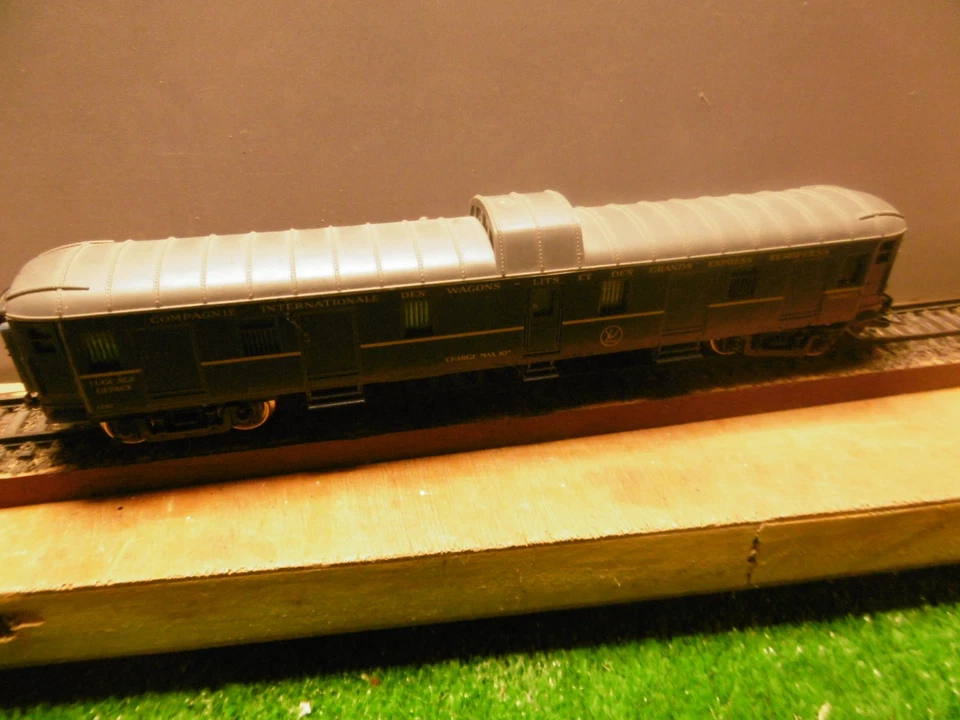 HO: WAGON FOURGON à BAGAGES de la "CIWL " de JOUEF - Photo 1/1