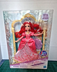 Disney Princess Deluxe Arielle Puppe The Little Mermaid Royal Collection mit Ständer - Bild 1 von 8