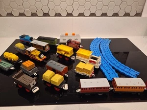 THOMAS THE TANK ENGINE & FRIENDS TRACKMASTER BUNDLE Vintage Engines Carriages - Picture 1 of 18