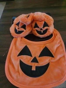 Happy Halloween Pumpkin Baby Bib Booties Set 0-6 Months - 6M New - Picture 1 of 3