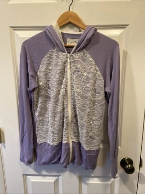 Jaqueta Evy’s Tree Feminina Tamanho G Capuz Lavanda e Renda Cottagecore Macia Menina Pastel - Imagem 1 de 4