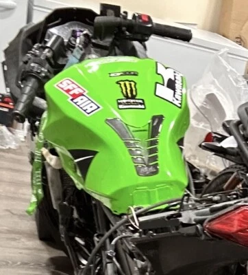 2015 kawasaki ninja 250 gas tank - Image 1 of 3