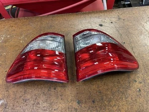 00-03 Mercedes W210 E320 Wagon Rear Right Left Outer Taillight Lamp Set - Imagen 1 de 4
