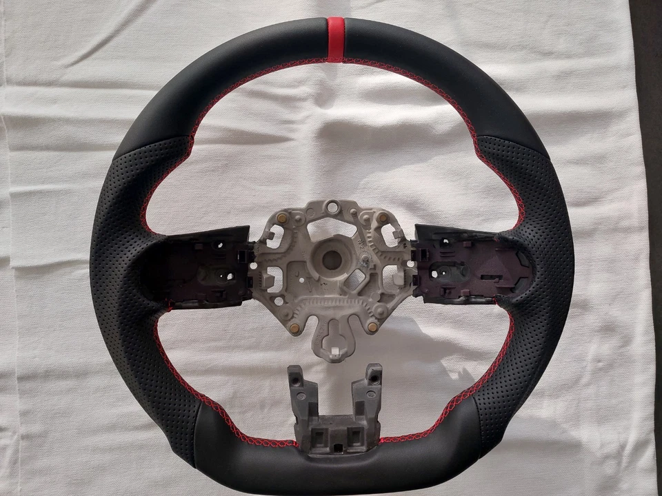 Leder Lenkrad rotem Faden Mini F-Serie Facelift LCI 2 F54 F55 F56 F57 F60   2022 - Bild 1 von 4