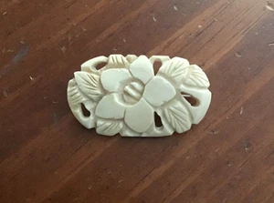 Vintage geschnitzte Zelluloid Floral elfenbeinfarbene Brosche Anstecknadel Japan - Bild 1 von 4