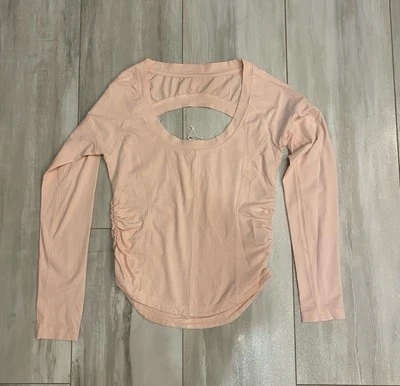 Novo! Camisa Daily Practice By Anthropologie ajustada gola redonda rosa claro, tamanho XS - Imagem 1 de 4