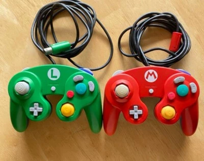 2pcs Hori  Battle Pad for Nintendo GAME CUBE Mario Edition - Red & Green - Image 1 of 2