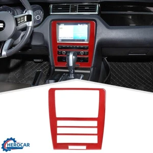 CUBIERTA DE CUADRO DE NAVEGACIÓN DE FIBRA DE CARBONO ROJO SUAVE BISEL PARA FORD MUSTANG 2009-13 - Imagen 1 de 12