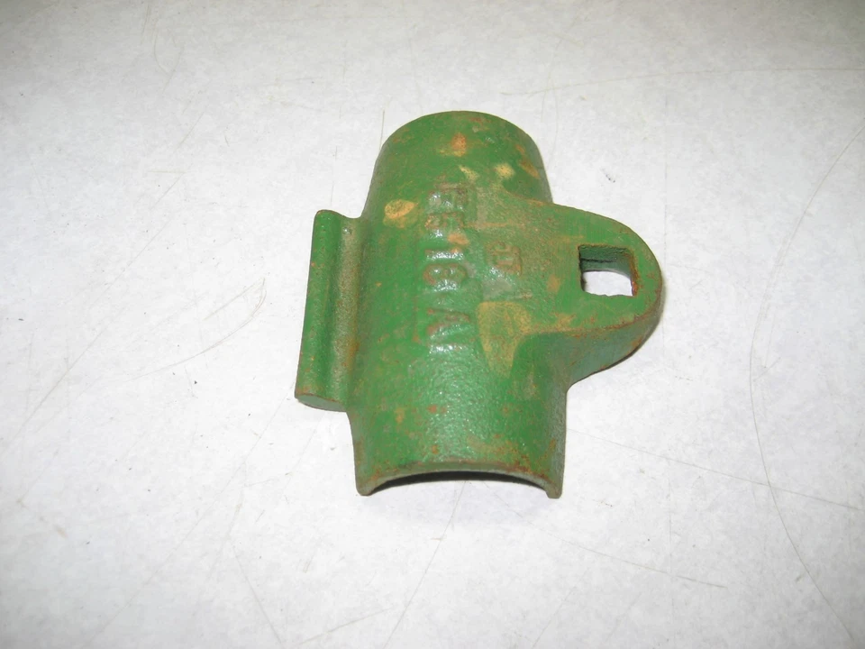JOHN DEERE TRACTOR MODEL A/B/G/H PAN SEAT UMBRELLA BRACKET CLAMP F518A - Image 1 of 1