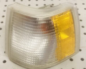 94 95 96 97 VOLVO 850 SEDAN LEFT DRIVER SIDE CORNER TURN SIGNAL PARK LIGHT - Picture 1 of 2