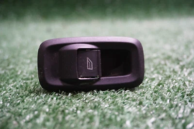 2014 FORD FIESTA PASSENGER SIDE Window Switch OEM  10090473 - Image 1 of 4