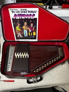 ChromaHarp 15-Chord Autoharp w/ Case - Picture 1 of 12