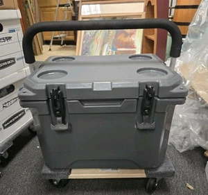 Basecamp 20 HARD COOLER BEAR RESISTENT Super Clean - Picture 1 of 24