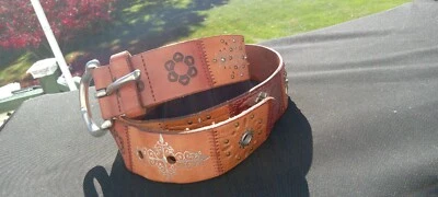 Cinturón FOSSIL Mujer Pequeño 31-32 Cintura Talla Cuero Marrón Tachonado Floral 1.5" Foto 1 de 4