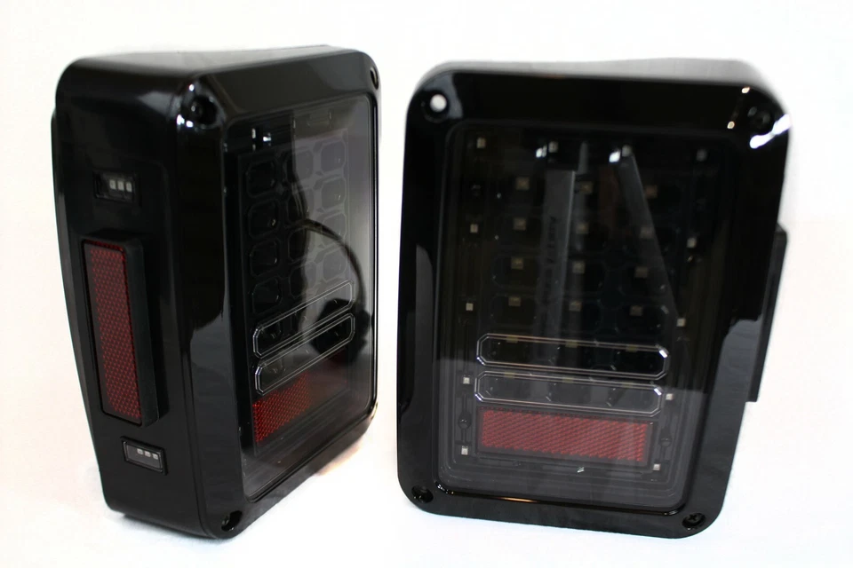 Set Of 2 LED Black Tail light Replacements for Jeep Wrangler - Imagem 1 de 1