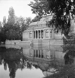 ESPAGNE c. 1951 - Palais de Christal  Parc du Retiro - Négatif 6 x 6 - Esp 148 - Picture 1 of 1