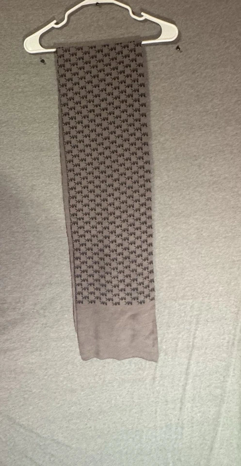 Bufanda Michael Kors gris y negra Foto 1 de 2