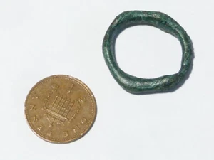 Anillo de dedo de bronce período no identificado encontrado en Yorkshire detección de metales #CM777 - Imagen 1 de 4