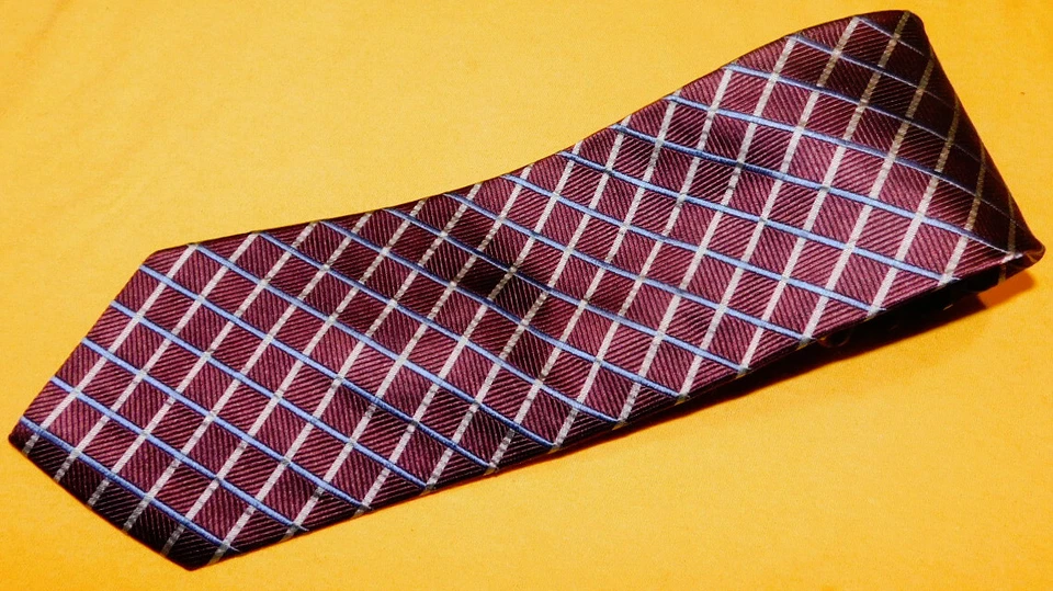 Gravata listrada cruzada IKE BEHAR FEITA NOS EUA VERMELHA/PRATA/AZUL - GRAVATAS - GRAVATA DESIGNER - Imagem 1 de 3