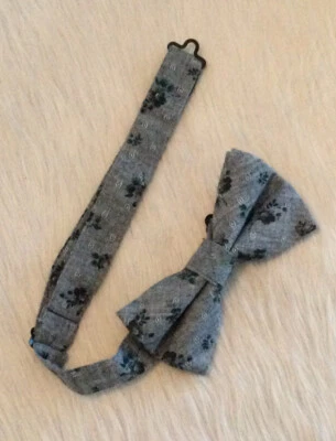 JOE’S Collection Hombre Pajarita Gris Negro Floral Algodón Ajustable Usada en Excelente Condición Foto 1 de 4