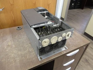 Siemens SED2-15/22X Ac Drive 6SE6436-2UC31-5DA0 20HP 3Ph con teclado *Sin cubierta* - Imagen 1 de 8