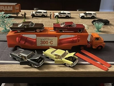 M2 Machines Auto-Haulers 1957 Dodge 700 COE w/ 4 1957 Chrysler 300C 1:64 Diecast - Image 1 of 4