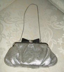 NEW LOOK CLUTCH TASCHE HANDTASCHE SILBER SCHWARZ METALLIC MIT SCHLEIFE neu mit Etikett - Bild 1 von 10