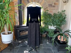 Vintage 1980s Black Velvet and Lace Formal Dress Lanz Originals