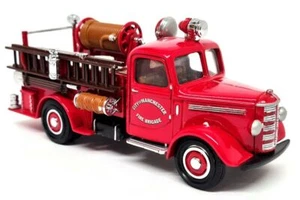 Matchbox Yesteryear - YFE17 1939 Bedford Pump & Hose Diecast Fire Truck - Picture 1 of 5