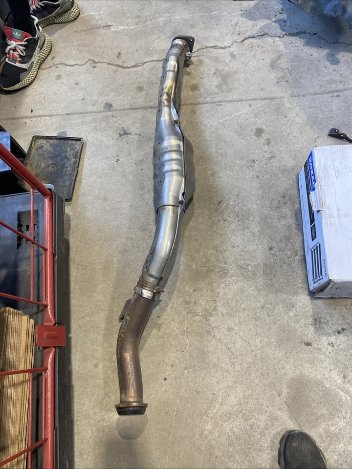 2019 2020 2021 2022 2023 2024 Subaru Ascent tubo inferior trasero escape medio OEM Foto 1 de 4