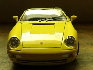 Maisto 1998 Giallo Porsche 911 Carrera Scala 1:18 pressofuso - Foto 1 di 12