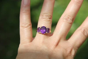 Amethyst trilogy ring set in 9 ct yellow gold - Picture 1 of 14