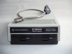 Commodore CBM 8250 with 4040 compatibility, Floppy /Disk-Station, Top condition! - Bild 1 von 11