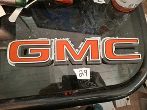 1981-88 GMC TRUCK TAILGATE EMBLEM OEM GM 14027524 SIERRA CLASSIC JIMMY SUBURBAN - Bild 1 von 6