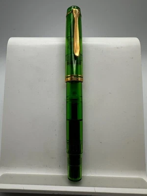 Pelikan - M200 Demonstrator Green - Fountain Pen - Nib M 18c - Image 1 of 4