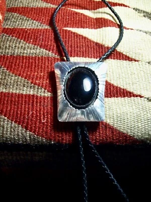 GRAN CORBATA BOLO DE ÓNIX NEGRO SHADOWBOX PLATA ESTERLINA con SELLO THUNDERBIRD Foto 1 de 4