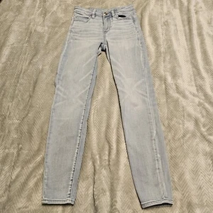 Pantalones de mezclilla para mujer American Eagle tiro alto Next Level elásticos talla 4 regular - Imagen 1 de 15