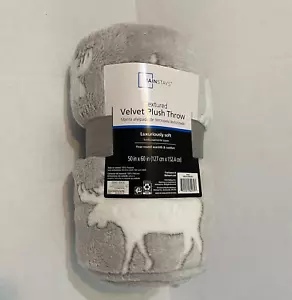 Mainstays Textured Velvet Plush Throw 50" x 60" New - Picture 1 of 6