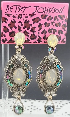 NUEVO CON ETIQUETAS Betsy Johnson 💖 Pendientes Perforados Lámpara de Estrás Opalescente 2.5" Foto 1 de 4