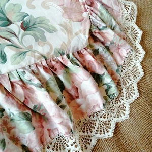 Pretty Vintage Floral Lace Edges Pink Green Single Duvet Cover 197cm X 130cm - Picture 1 of 13