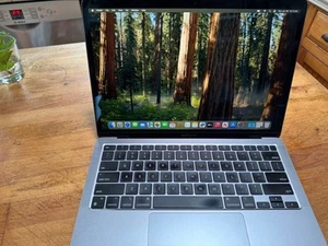 Macbook Air 13" M1 Chip 256GB SSD, 8GB Ram Laptop - Gray - 8181 - Afbeelding 1 van 8