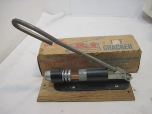 OLD VINTAGE GEM DANDY NUT CRACKER IN ORIGINAL BOX WORKS NICE - Picture 1 of 4