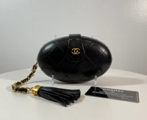 Chanel Vintage Clutch schwarz gesteppt Lammleder oval mit Logo Quaste - Bild 1 von 12