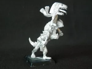 A6 WARHAMMER LIZARDMEN ARMY - SAURUS WARRIOR STANDARD  METAL OOP MODEL - Picture 1 of 2