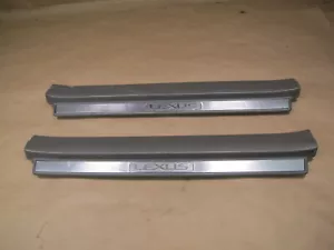 🥇01-06 LEXUS UCF30L LS430 JUEGO DE 2 PANELES DE MOLDURA DE PLACA DE ALFÉIZAR DE PUERTA DELANTERA OEM - Imagen 1 de 18