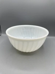 Fire King White Swirl Mixing Bowl 9" Milk Glass Anchor Hocking USA - Picture 1 of 7