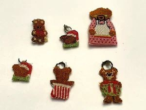 Ornamente Miniatur Puppenhaus Handwerker klein 1:12 Petit Point Teddybär Vintage - Bild 1 von 4