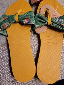 HAVAIANAS You St. Tropez Burnt Yellow Flower Flip Flops Sandals Womens 7/8 NWT - Picture 1 of 6