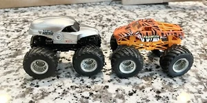 2 camion Monster Jam 4 x 4 includono Hot Wheels Prowler e N.E.A. Polizia. - Foto 1 di 6